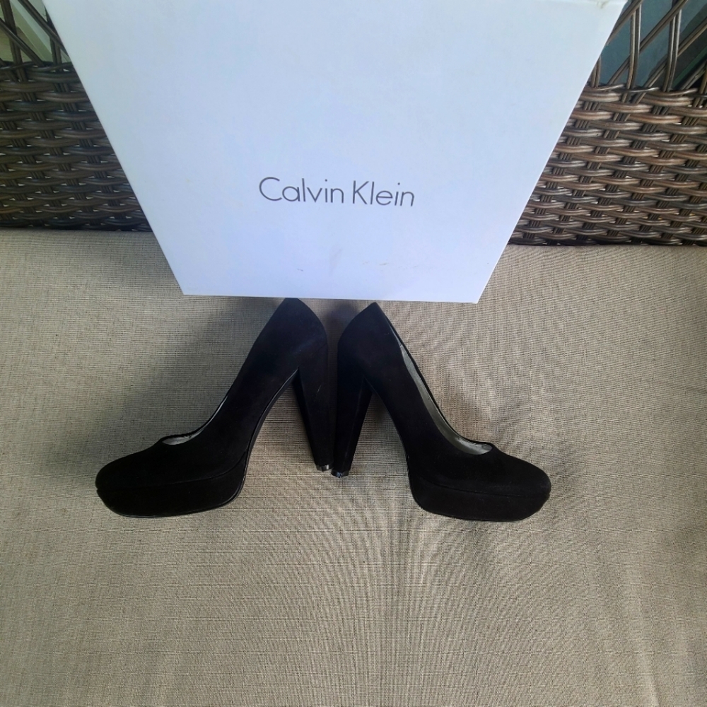 Calvin Klein Suede platform pumps Size 6